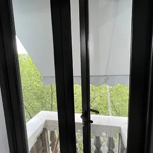 https://luxury-apartment-in-blloku-area.hotels-in-tirana.com