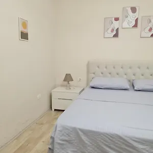 https://central-downtown-apartment-with-a-nice-balcony.hotels-in-tirana.com